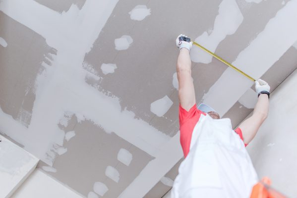 Plastering a ceiling