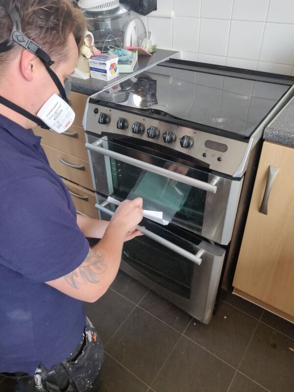 checking door seal on gas cooker